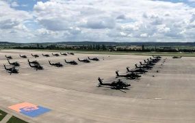 77 Amerikaanse helikopters via Rotterdam terug naar de VS