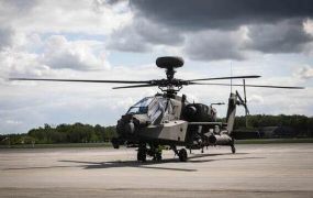 Eerste vier vernieuwde Apache-helikopters gevechtsgereed op Gilze-Rijen 