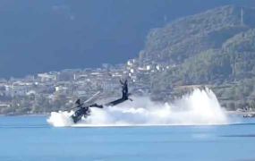 Apache crasht gedurende show in Griekenland