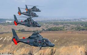 Eerste 5 Franse marine piloten voltooien hun opleiding op NHV helikopters 