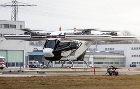 Airbus Helicopter CEO, Bruno Even, toont testvlucht van de CityAirbus