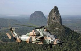 Kort nieuws - Defensie Jobdag piloot - Australie koopt Apache - Politiehelikopter G-12 