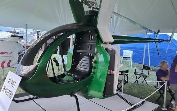 Prototype Mosquito ultralichte helikopter vliegt elektrisch 