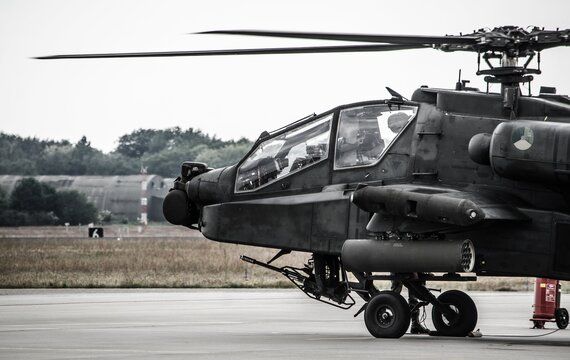 ALERT: Nederlandse Apache gevechts-helikopter beschoten boven Apeldoorn