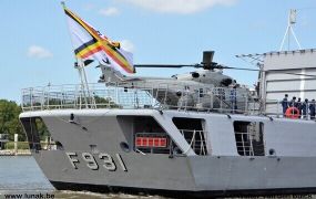 Nederlandse koning op bezoek en brengt fregat en NH90 heli mee
